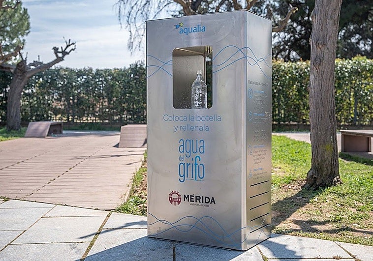 Mérida empieza a instalar fuentes de agua para enfriar botellas